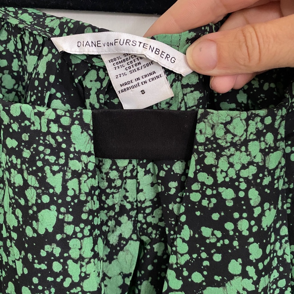Diane von Fürstenberg Silk Blouse Puff Sleeve Green Splatter Print size Small - Picture 11 of 13